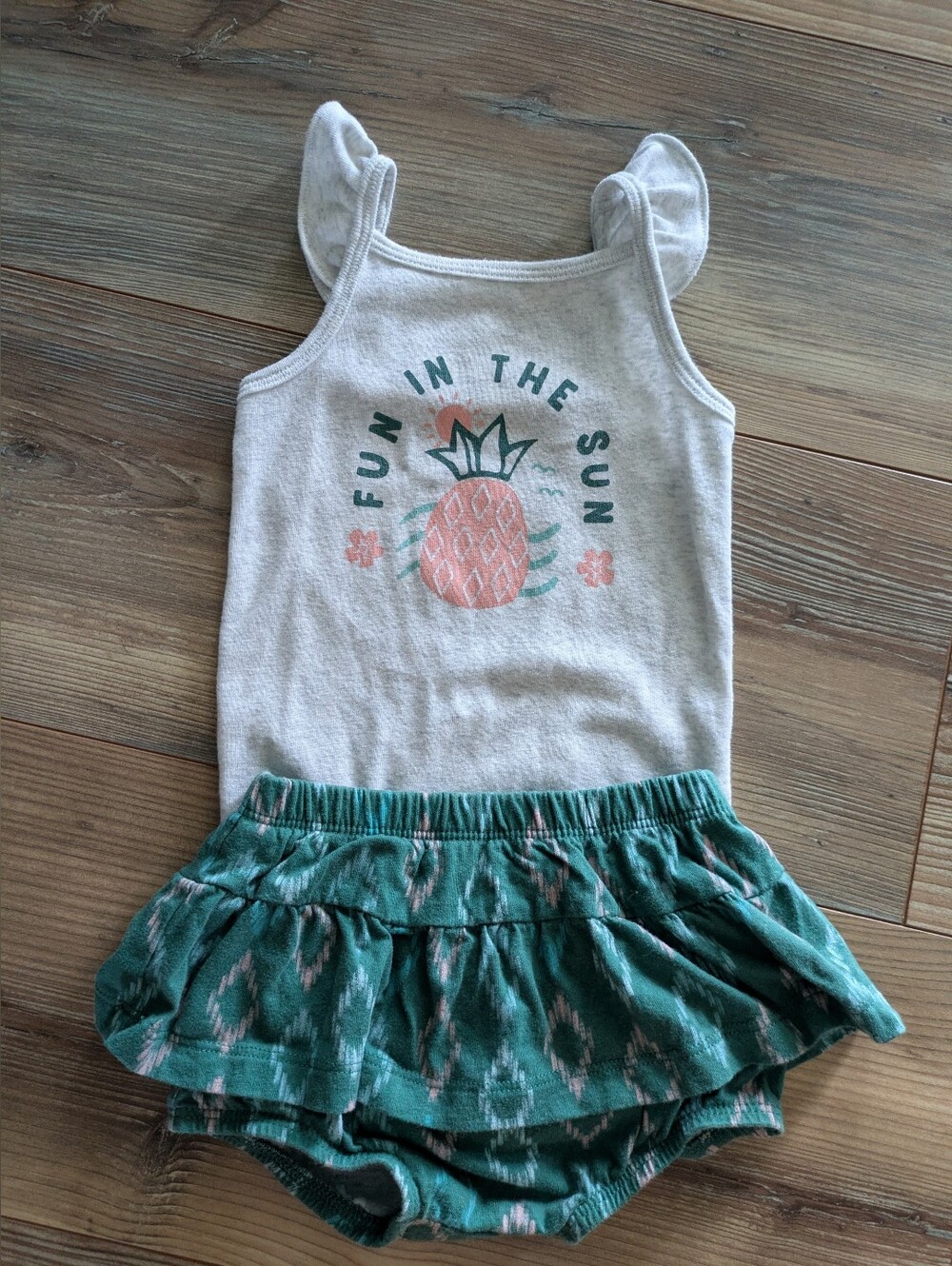 Carter's 2 Piece Pineapple Summer Sleeveless Bodysuit & Ruffle Bloomers Set 12M